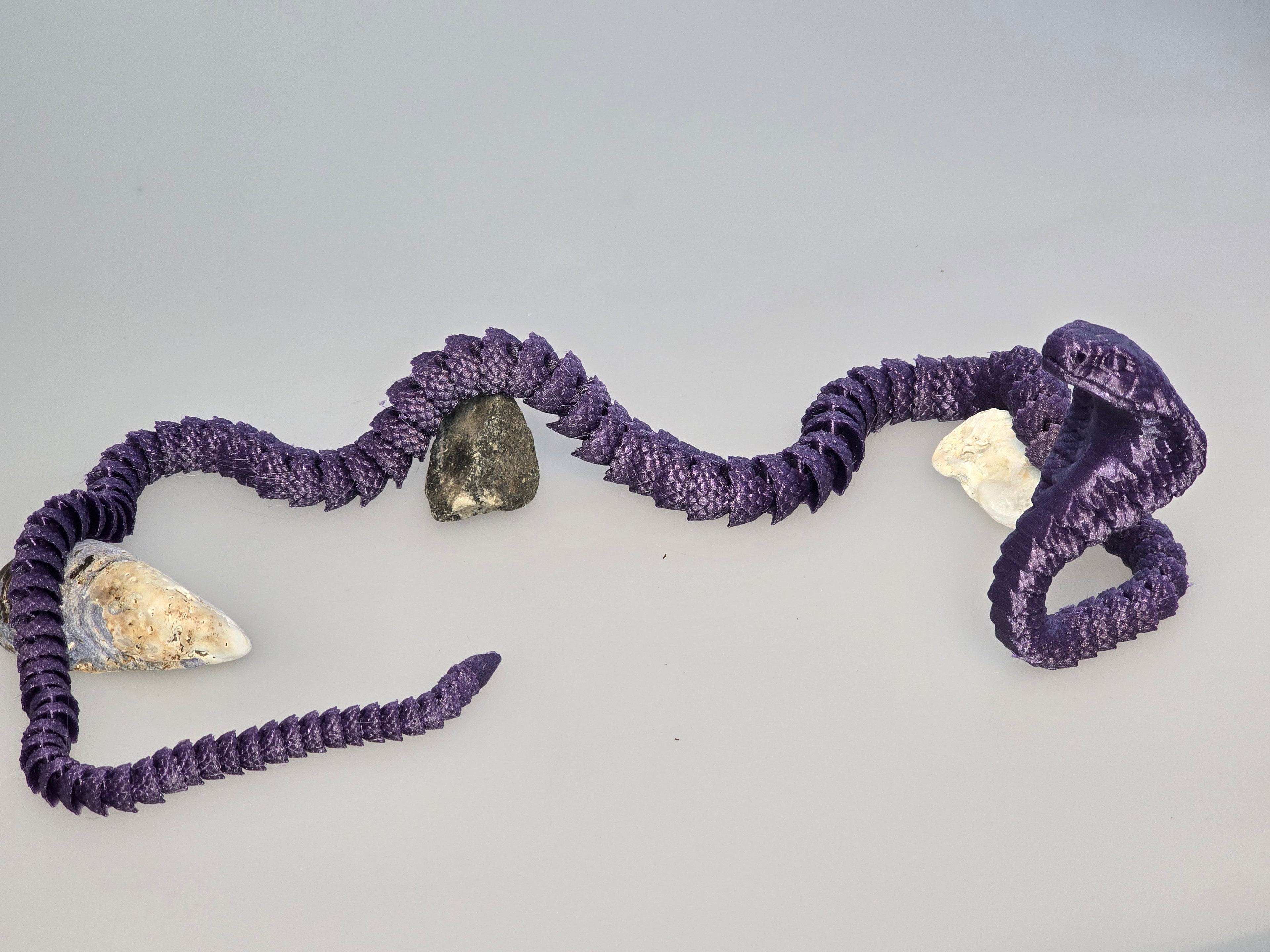 Blyant/pen holder med fidget/leddet slange