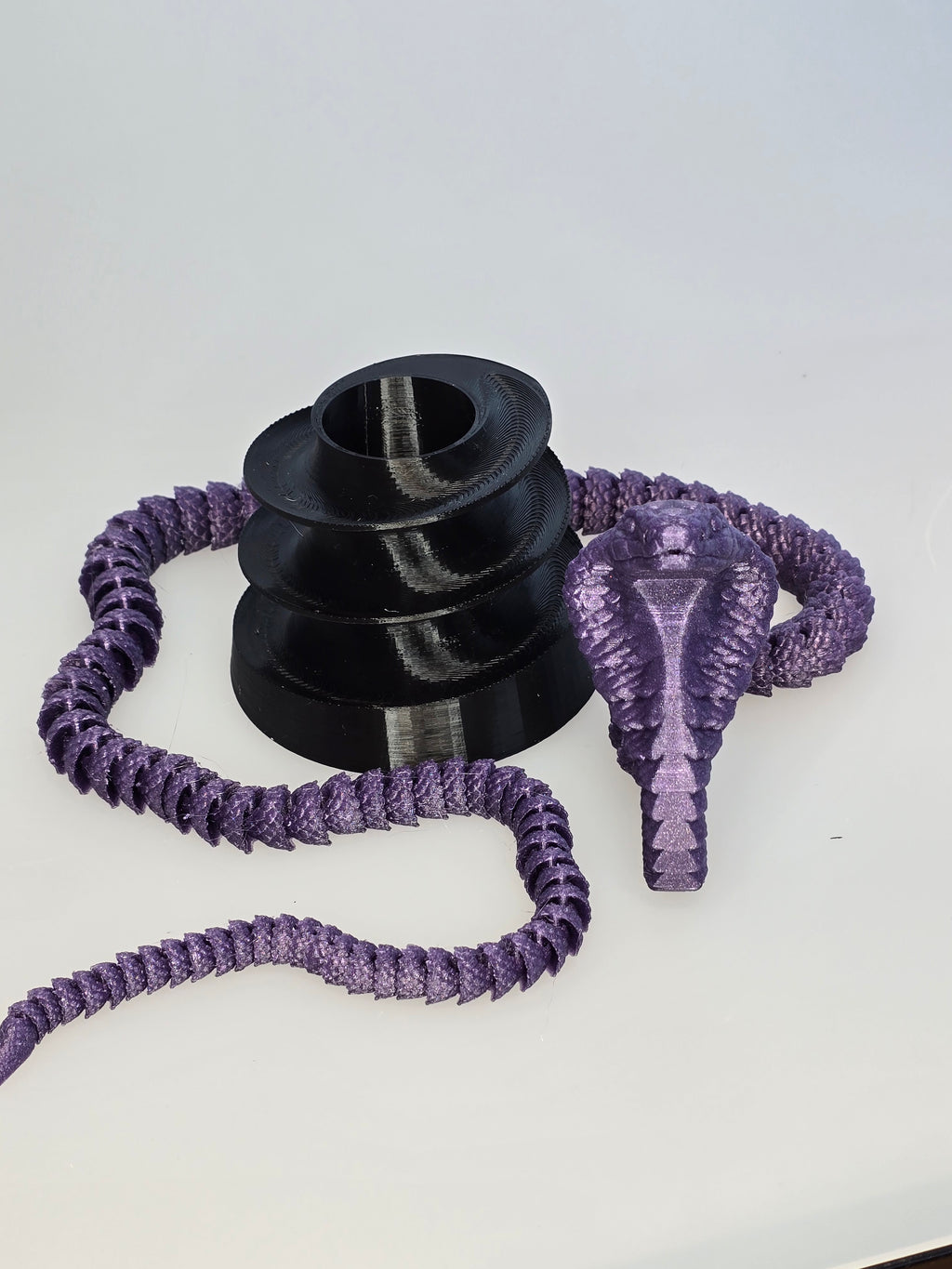 Blyant/pen holder med fidget/leddet slange