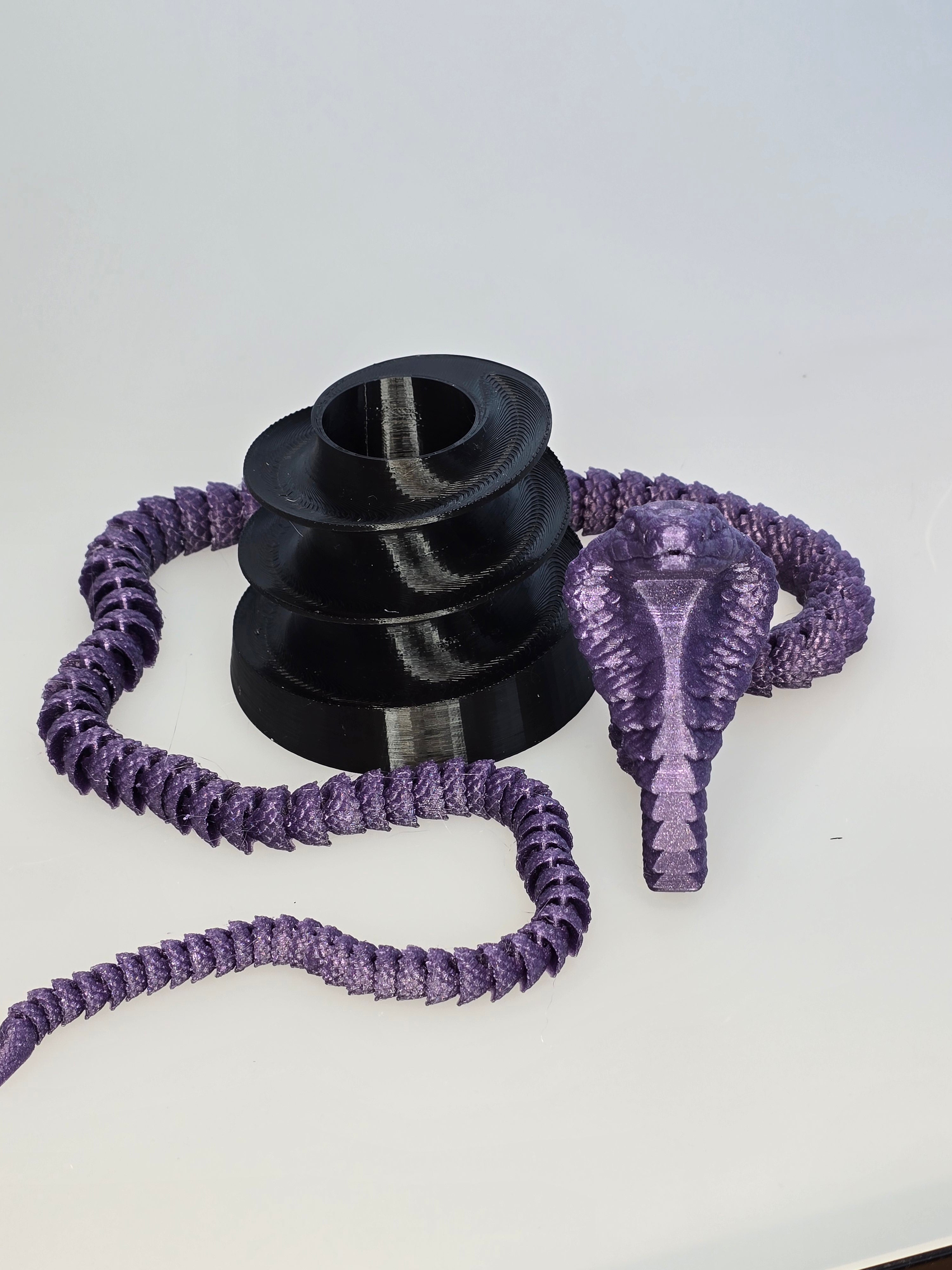 Blyant/pen holder med fidget/leddet slange