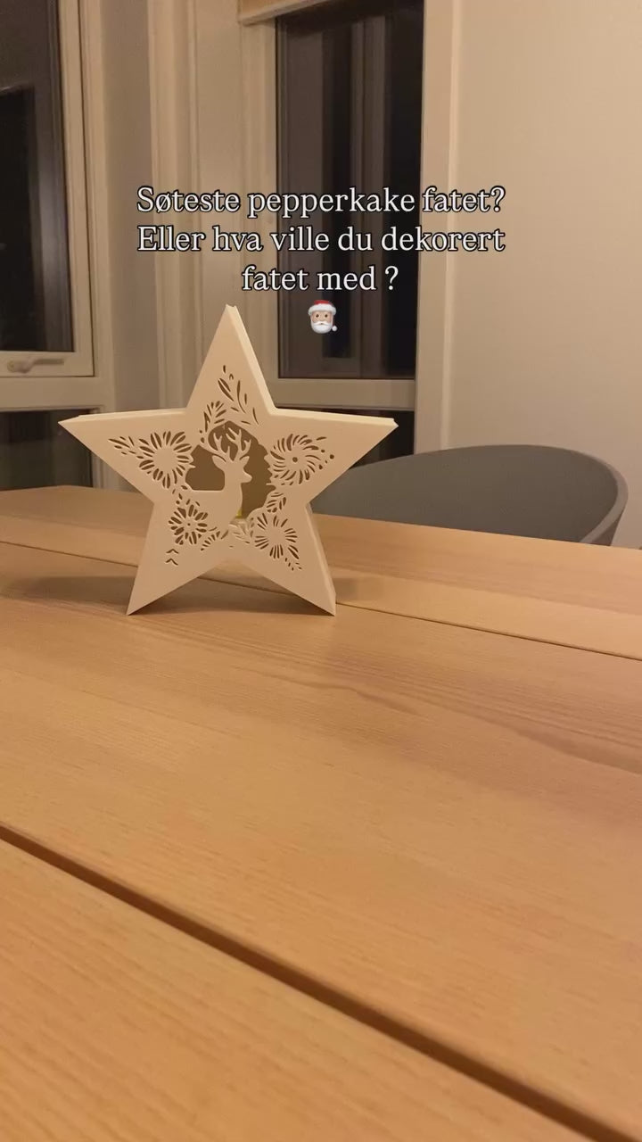 Julefat med hytte og grantrær